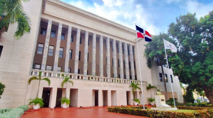 Rechazan paros de docentes: «atenta contra cumplimiento del calendario escolar»