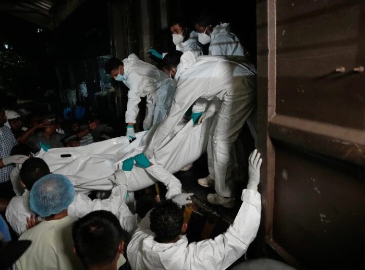 Hunden un buque de guerra iraní en el océano Índic