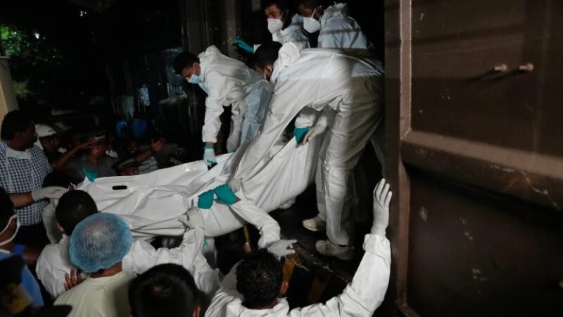 Hunden un buque de guerra iraní en el océano Índic