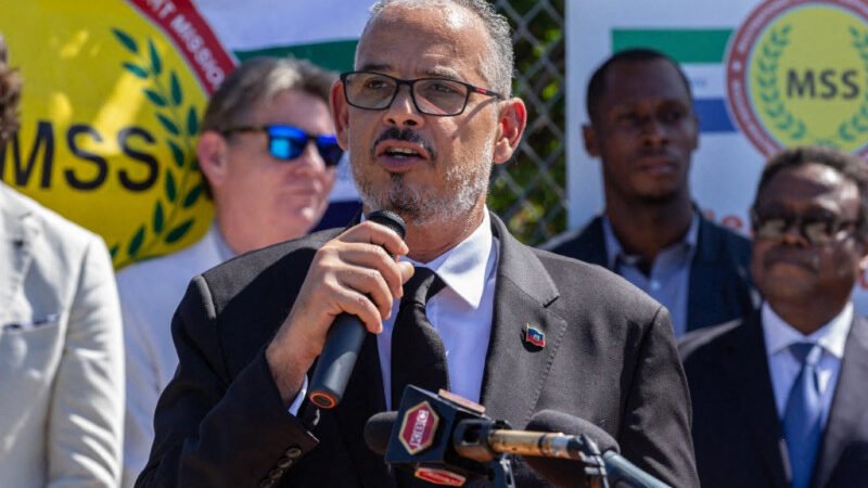 Presentan nuevo gobierno de transición