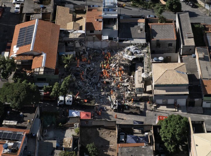 Hogar de ancianos se derrumba dejando ocho muertos y cuatro desaparecidos