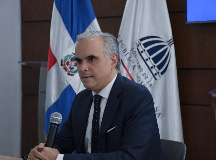 Ajustarán salario mínimo de empleados administrativos de escuelas