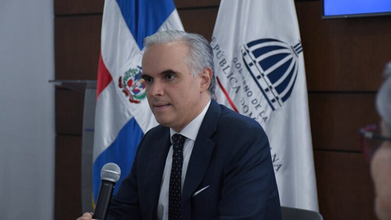 Ajustarán salario mínimo de empleados administrativos de escuelas