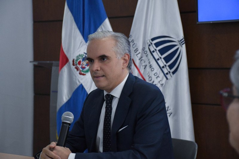 Ajustarán salario mínimo de empleados administrativos de escuelas