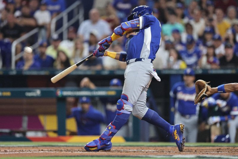 Ronald Acuña batea de 3-3, incluido su primer HR y Venezuela extiende invicto a tres