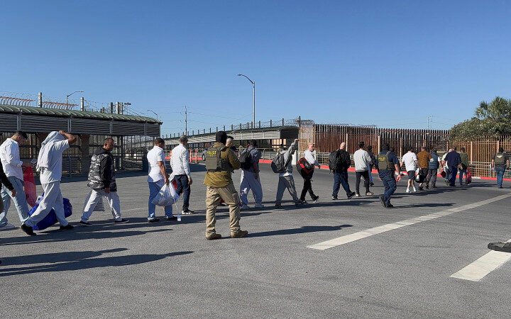 Drones guían a migrantes en frontera sur de EEUU