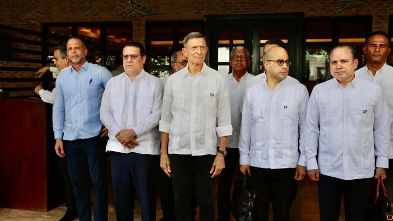 Diplomáticos de EEUU y autoridades de RD conversan sobre Fuerza de Supresión de Pandillas en Haití