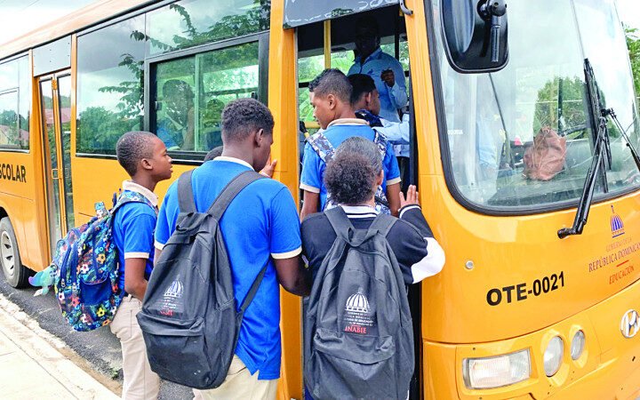 Disponen abrir las  escuelas a las 6:30 de la mañana