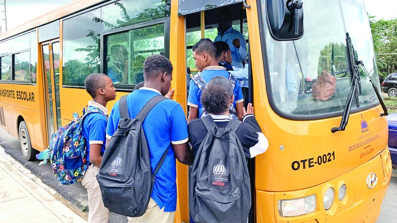 Disponen abrir las  escuelas a las 6:30 de la mañana