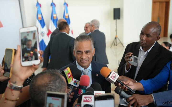 Joel Santos atribuye apagones a alta demanda