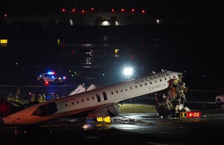 Choque entre de un avión y un camión de bomberos en Aeropuerto de Nueva York