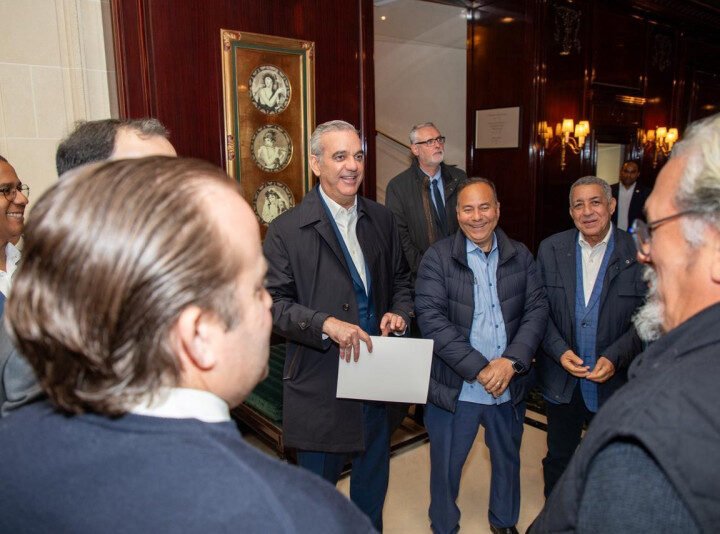 En París Abinader se reunirá con Emmanuel Macron