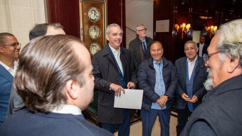 En París Abinader se reunirá con Emmanuel Macron