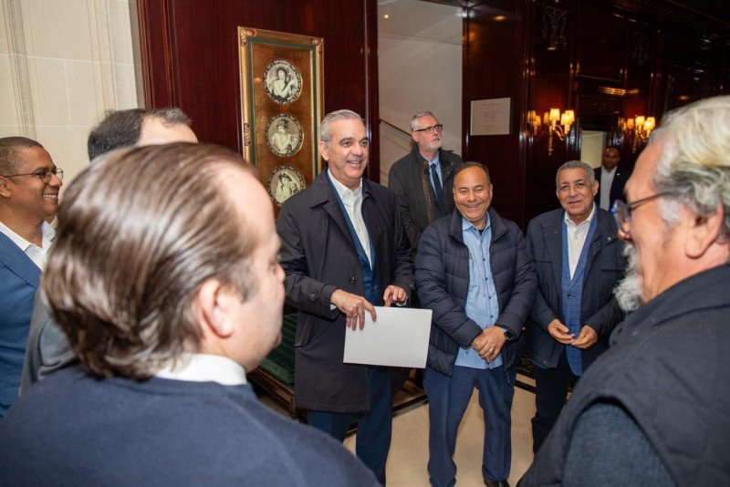 En París Abinader se reunirá con Emmanuel Macron