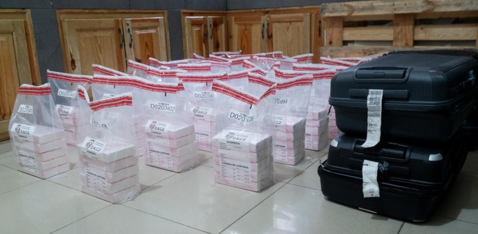 Ocupan alijos de cocaína que llegaron al aeropuerto de Punta Cana desde Medellín