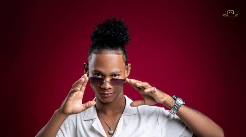 Bachateros que dejaron de ser colmaderos, «delivery», motoconchistas y «echas días»