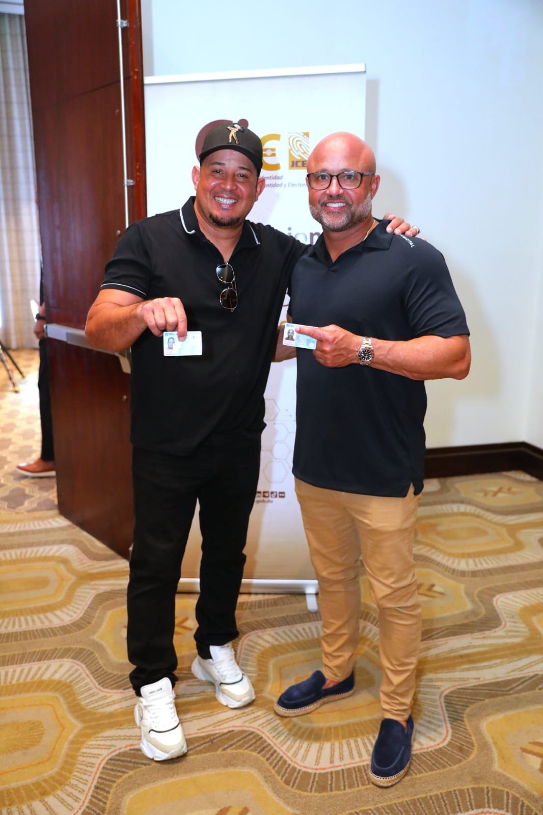 JCE entrega nueva cédula a la selección dominicana del Clásico Mundial de Béisbol 2026