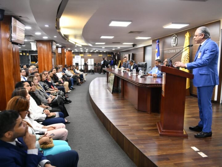 JCE socializa con entidades financieras los avances tecnológicos de la nueva cédula