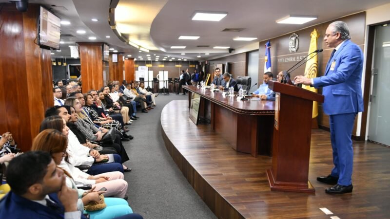 JCE socializa con entidades financieras los avances tecnológicos de la nueva cédula