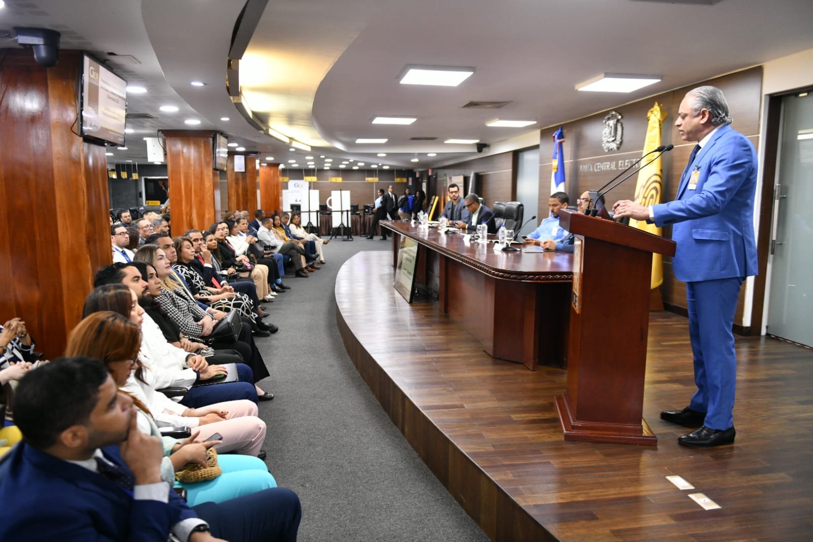 JCE socializa con entidades financieras los avances tecnológicos de la nueva cédula