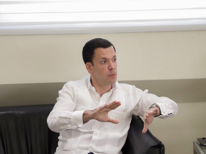 Presentan conversaciones de Hugo Beras y Jochi Gómez sobre control en adjudicaciones