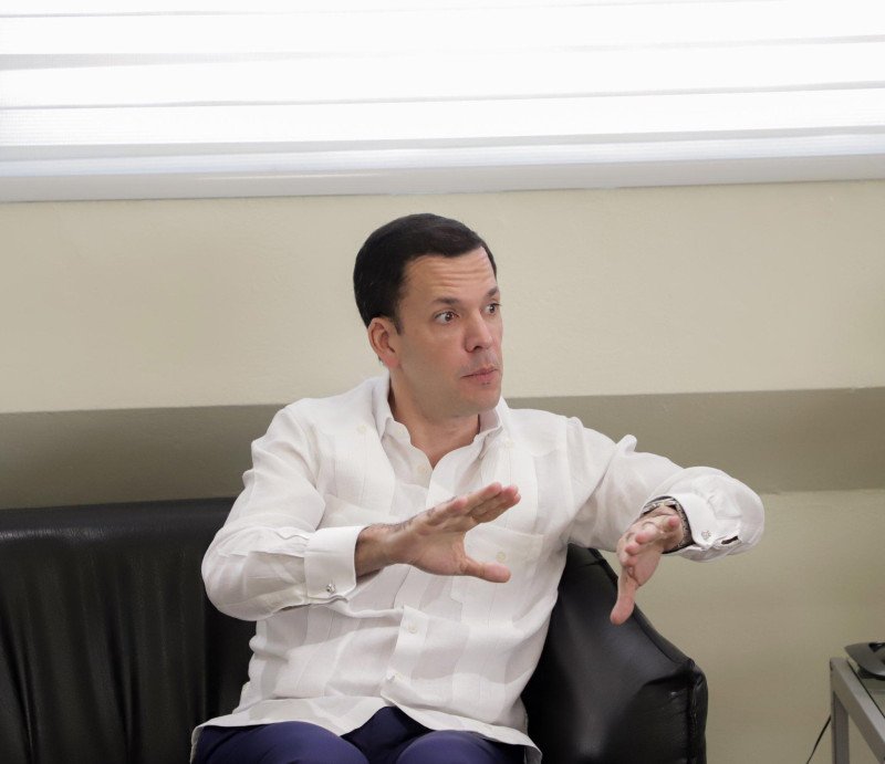 Presentan conversaciones de Hugo Beras y Jochi Gómez sobre control en adjudicaciones