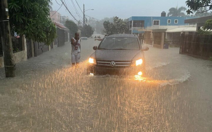 Caerá de 100 a 125 milímetros de agua lluvia en las próximas 24 a 48 horas en RD