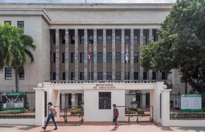 Sin docencia para Montecristi, Santiago Rodríguez y Valverde por vaguada