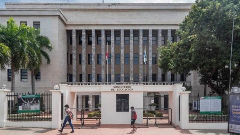 Sin docencia para Montecristi, Santiago Rodríguez y Valverde por vaguada