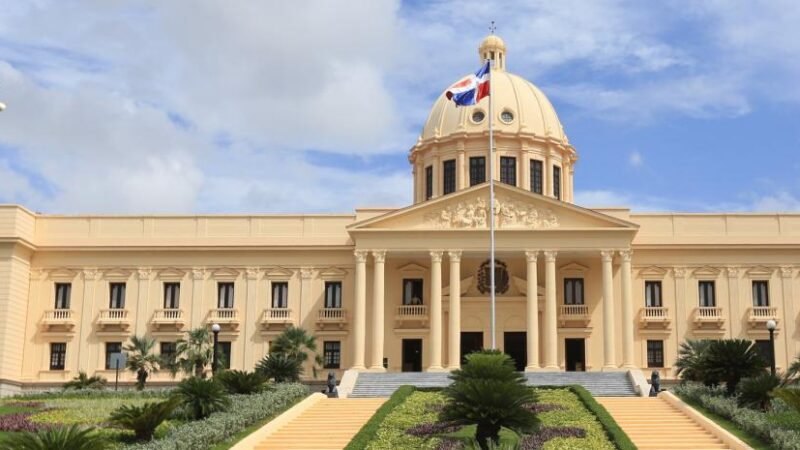 Abinader promulga ley que elimina candidaturas independientes