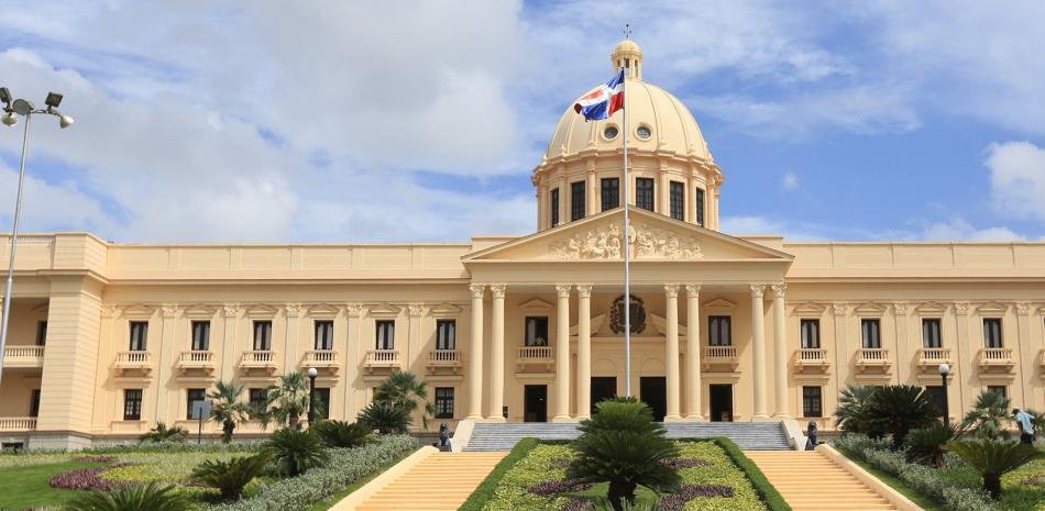 Abinader promulga ley que elimina candidaturas independientes