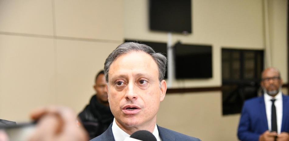 Otorgan permiso de salida a Jean Alain por motivos de salud