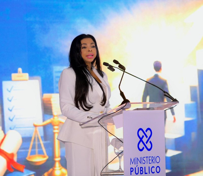 Berenice instruye a fiscales presentar cargos a motoristas por muerte de chofer en Santiago