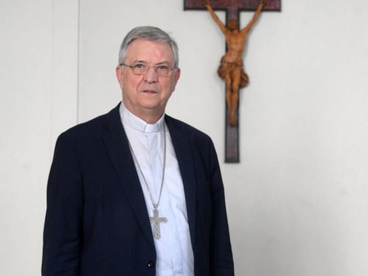 Obispo belga defiende que casados puedan ser ordenados sacerdotes