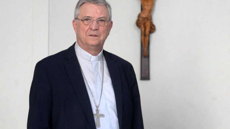 Obispo belga defiende que casados puedan ser ordenados sacerdotes