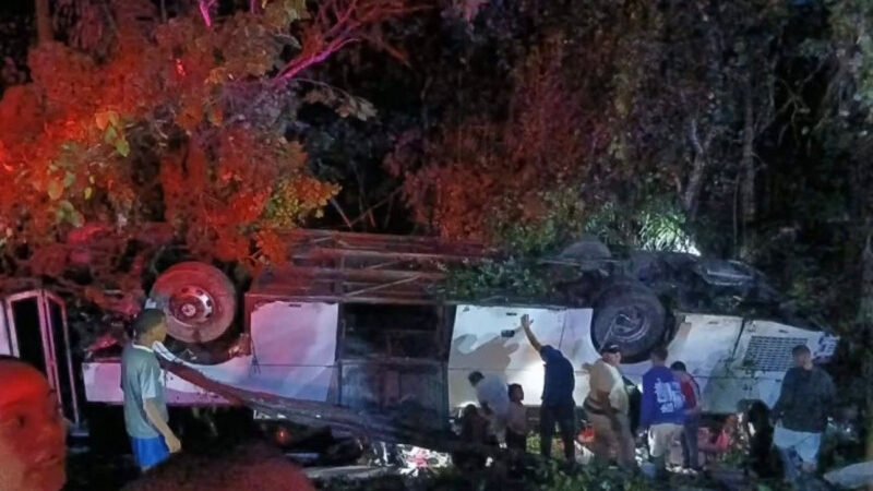 Accidente deja varios heridos en la autopista Samaná-Santo Domingo