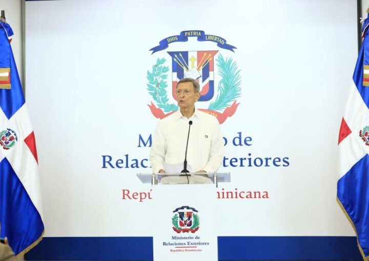 Servicios consulares serán controlados por el Estado