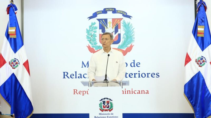 Servicios consulares serán controlados por el Estado