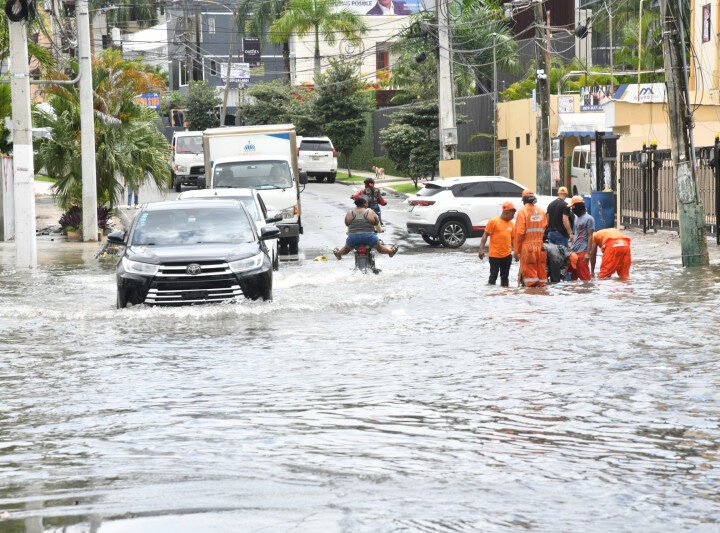 Las Aguas descubren el mal estado del drenaje del Gran Santo Domingo