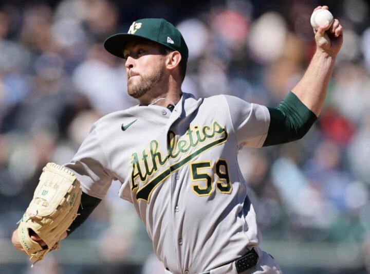 Oakland blanquea 1-0 a Yankees