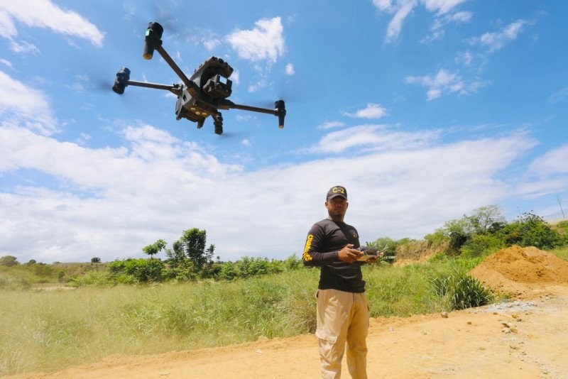 Patrullan y vigilan la frontera con Drones de última generación
