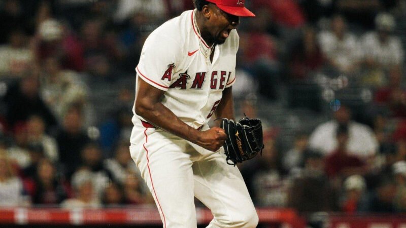 Soriano brilla en Grandes Ligas con arranque histórico