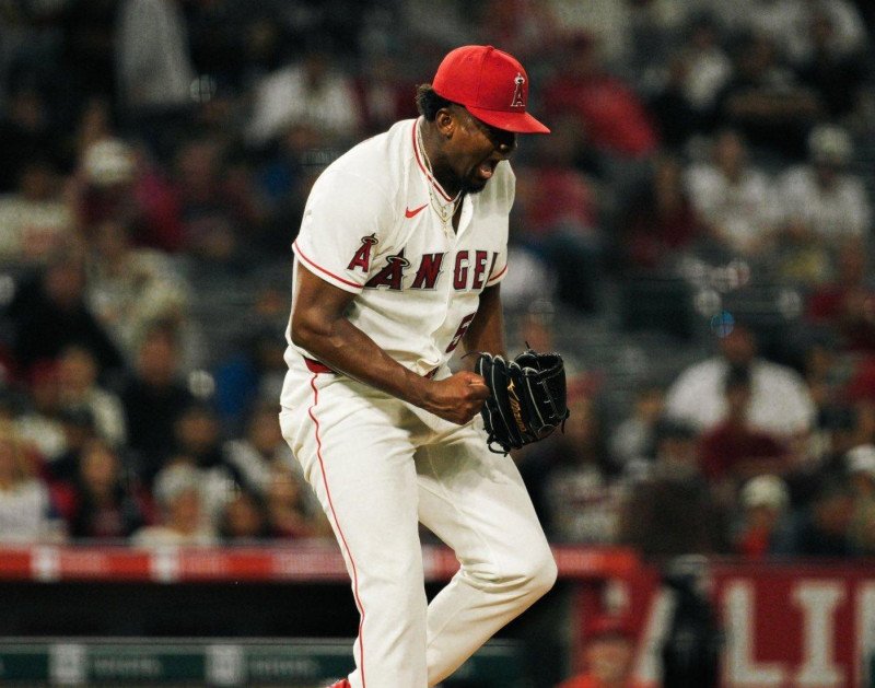 Soriano brilla en Grandes Ligas con arranque histórico