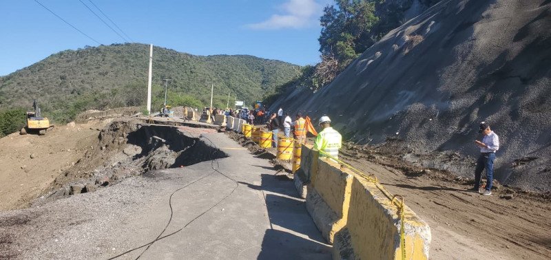 Incomunicada terrestre  socavón en carretera de San José de Ocoae