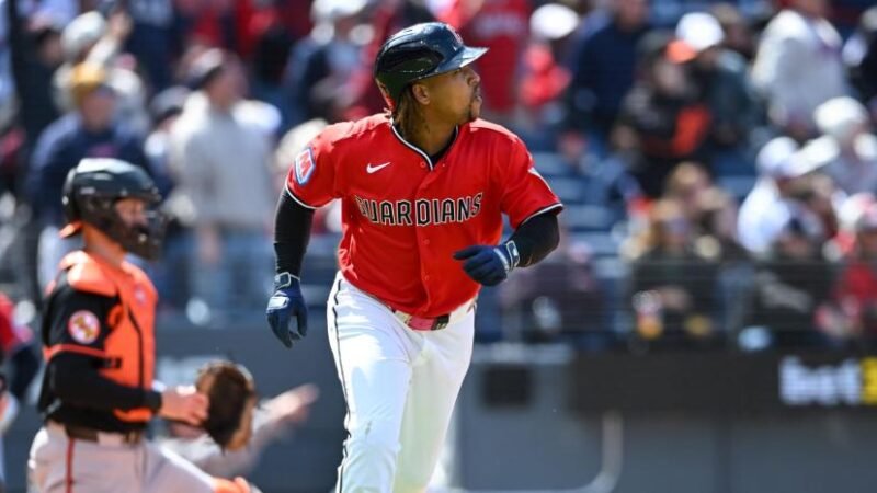 José Ramírez dispara dos jonrones y sigue alcanzando marcas para los Guardianes