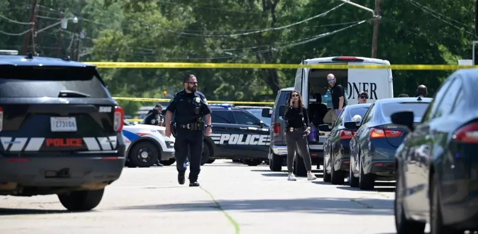 Hombre mata a tiros a ocho niños