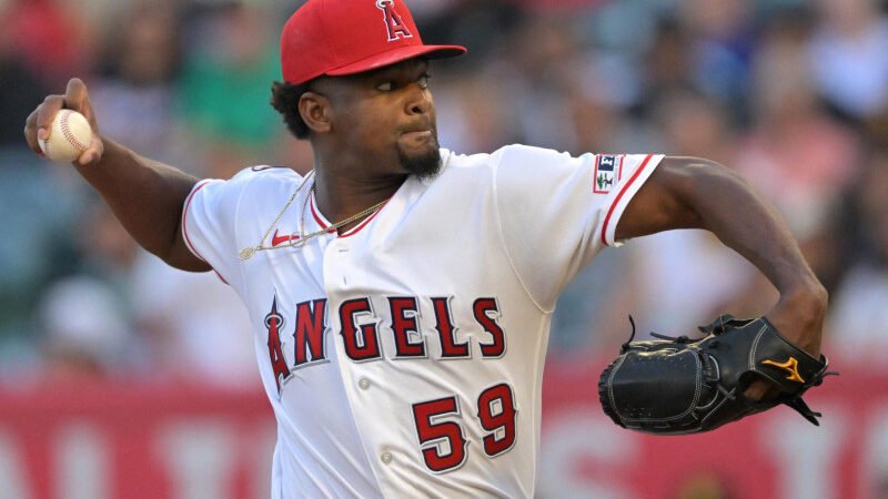 José Soriano vuelve a dominar y Angelinos derrotan a Toronto