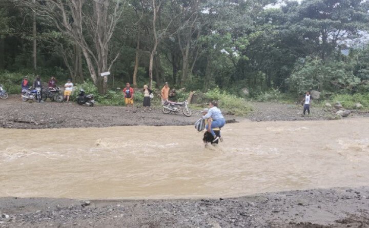 Comunidades de Ocoa y Puerto Plata aisladas por lluvias