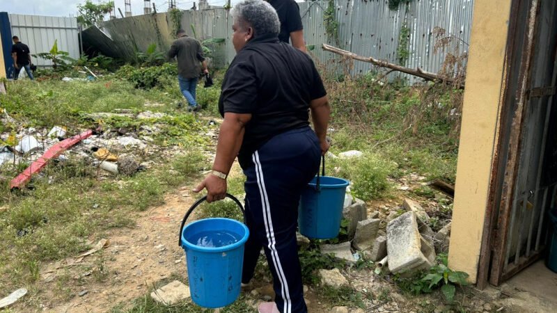 Estudiantes en Los Girasoles hacen sus necesidades fisiológicas en otro lugar