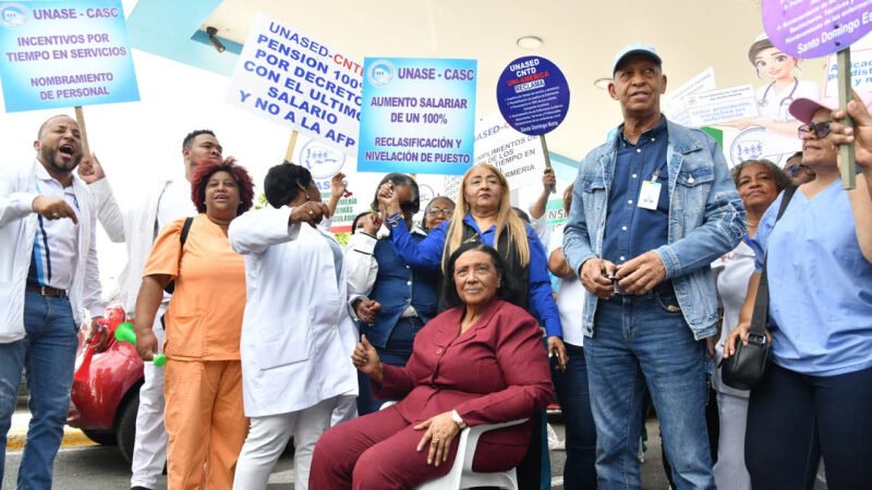 Plantón de enfermeras por 24 horas en busca de reivindicaciones